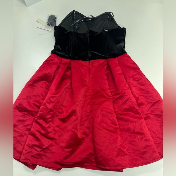 SPEECHLESS Cocktail Party Dress New With Tags Black Velvet and Red Satin Size 9 - Picture 4 of 10